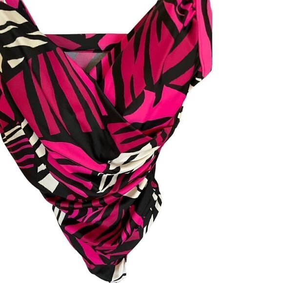 Figure Flattering Swimsuit by Penbrooke, Size 16 - Picture 4 of 7